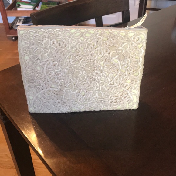 Tan embroidered clutch - Picture 3 of 3